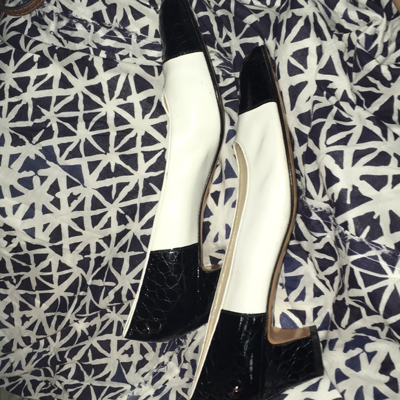 Ladies Ferragamo shoes - Picture 5 of 7